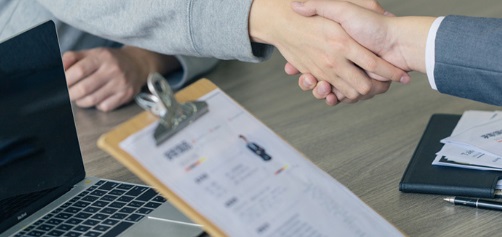 邑泊數(shù)字化智能化技術(shù)基本面量化程序化交易系統(tǒng)是一種結(jié)合基本面分析、量化投資與程序化交易技術(shù)的綜合交易系統(tǒng)。